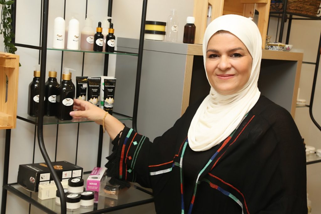 From chemistry to nature: A Jordanian woman creates 2000 eco-friendly recipes