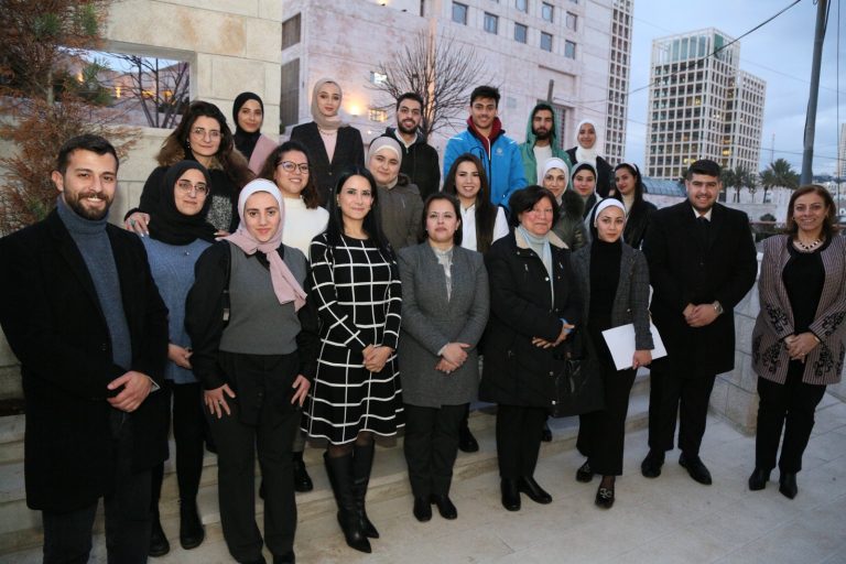 مختبر سياسات المشاركة الشبابية: القيادة النسائية في الأردن.. أين تكمن الفجوة؟