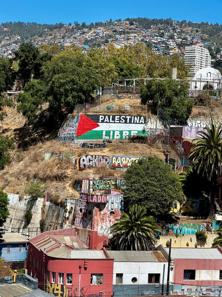 Large mural with the text Palestina Libre, Free Palestine, in the Chilean port city of Valparaiso, where many of the early Palestinian and other Arab immigrants arrived in the country.